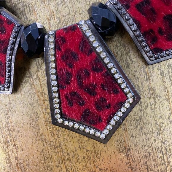 Red leopard fancy necklace - Picture 2 of 3